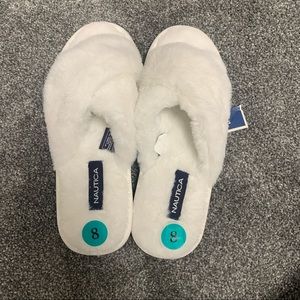 Nautica white fuzzy slippers